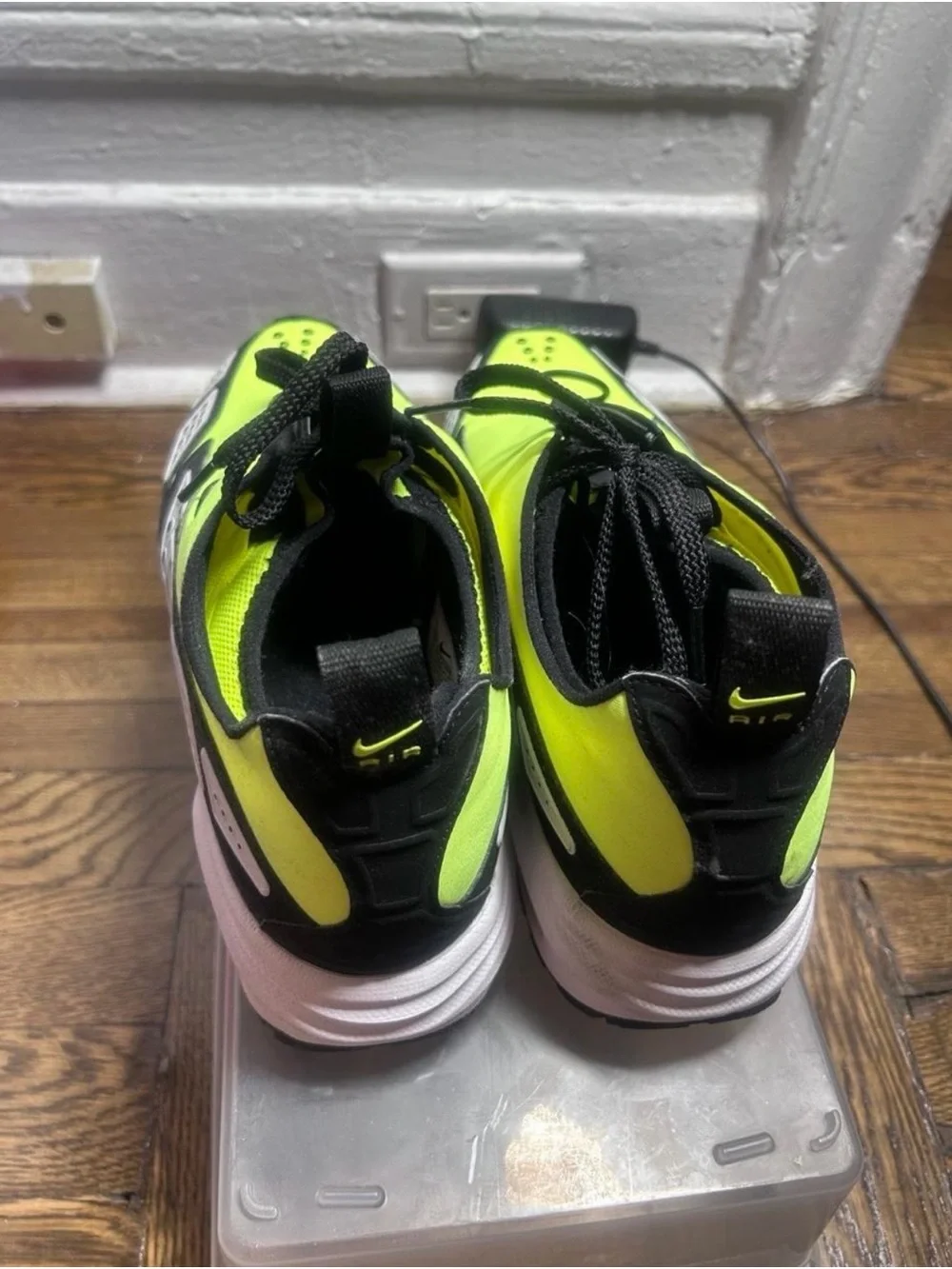 Nike Air Max SNDR Volt/black men 8 1/2
